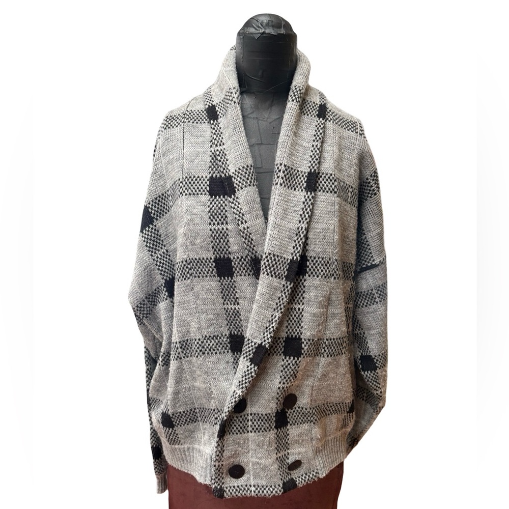 Men's Gray and Black Checkered Cardigan